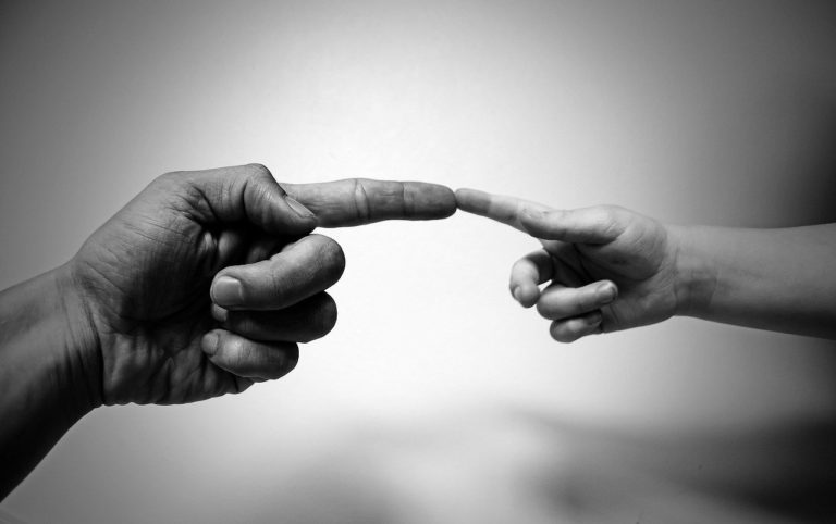 LETTRE SOLENNELLE AUX INSTIGATEURS DU COVIDISME POLITIQUE QUI VISE NOS ENFANTS – PRENEZ GARDE !
