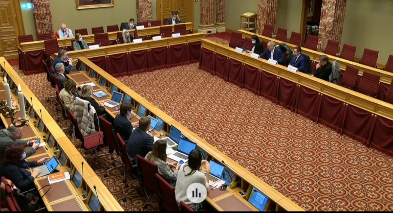 Interventions du Pr Christian Perronne, du Dr Alexandra Henrion-Caude et du Pr Luc Montagnier devant le parlement luxembourgeois – 12-01-2022 – Extraits choisis